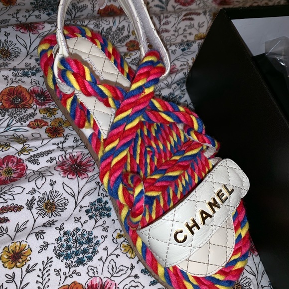Size 7 Chanel  sandals only worn once - Picture 1 of 5